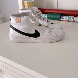 Size 10 White and Black Nike High Courts